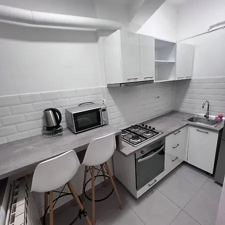 Mona's Studio Apartment Bucharest